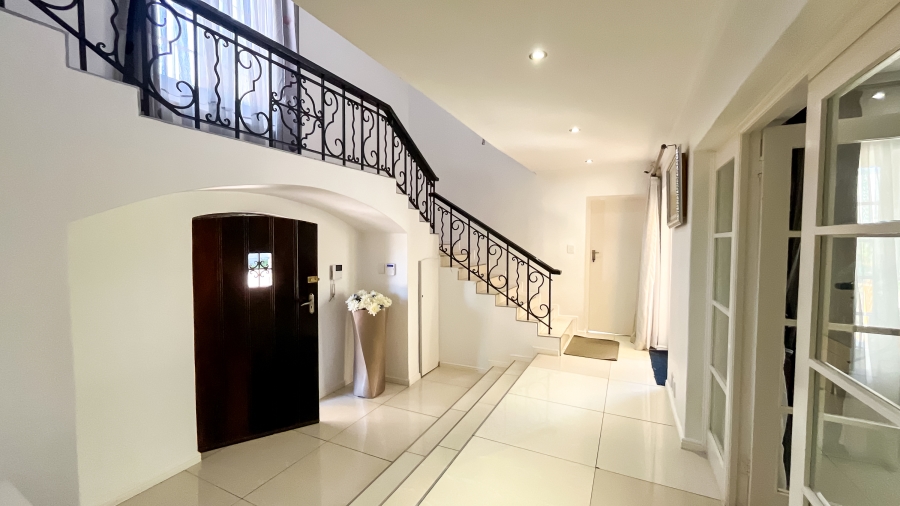 To Let 10 Bedroom Property for Rent in Constantia Western Cape